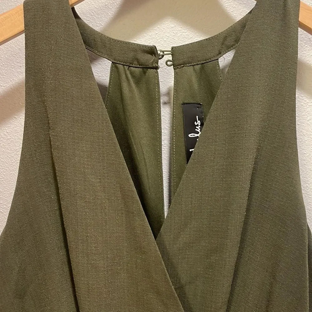 Lulus Woman’s army green jumpsuit. It’s missing the belt - Picture 3 of 12